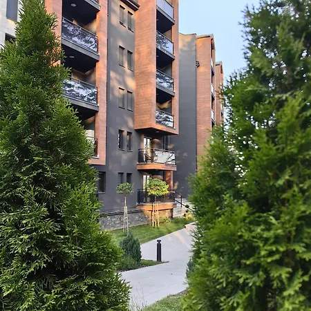 L&a Palisad Sa Garazom Zlatibor